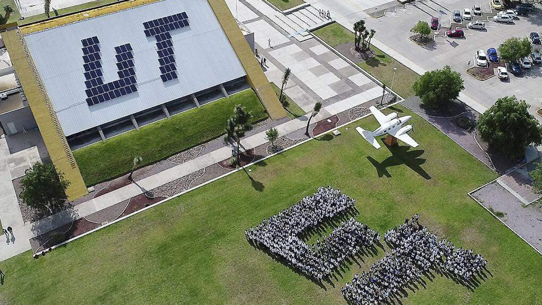 Toma aérea del campus de la UTA